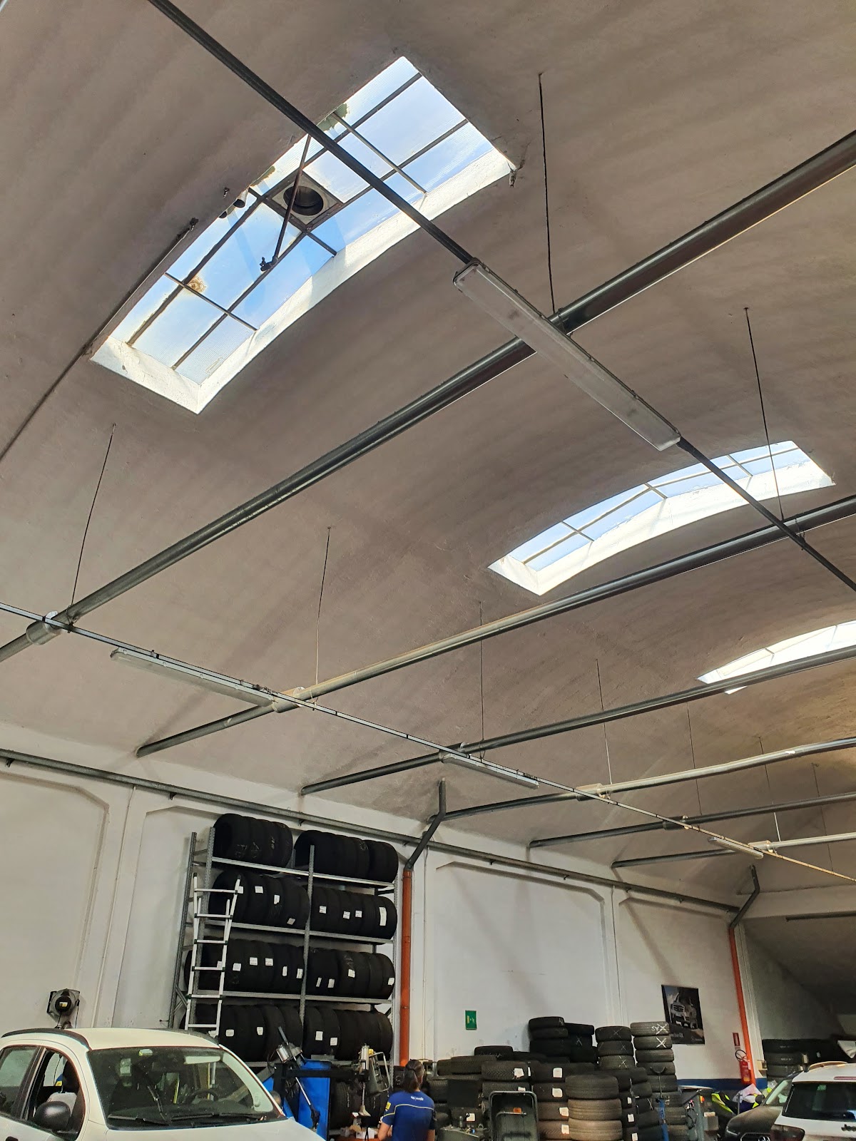 Capannone con luce naturale